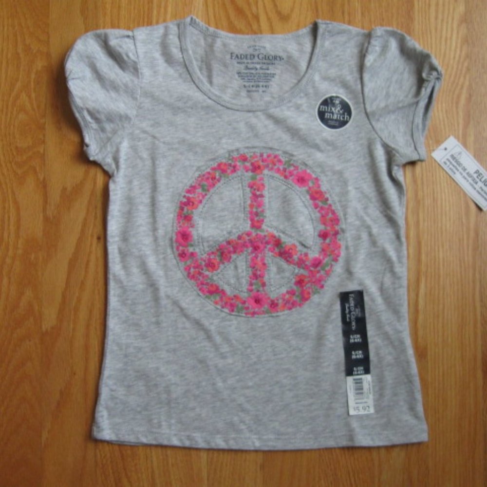 FADED GLORY SIZE S (6 - 6X) GRAY T-SHIRT W/ PINK PEACE SYMBOL NEW WITH TAG